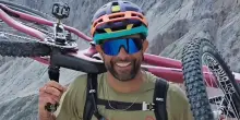 Andreas Tonelli, biker estremo ed influencer, muore dopo una caduta in bici in Val Gardena