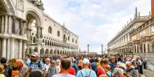 Overtourism, Rimini, Venezia e Bolzano in vetta alle mete più esposte