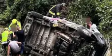 Pulmino con disabili precipita in un torrente, otto feriti