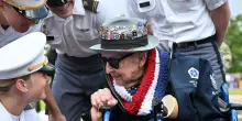 È morto 'Papa Jake' Larson, veterano del D-Day e star di TikTok
