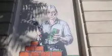 Beppe Sala "si mura" nel nuovo murale di aleXsandro Palombo