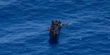 Sea Watch, barca in avaria con 55 persone a bordo