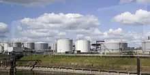 Il petrolio chiude in calo a New York a 57,44 dollari