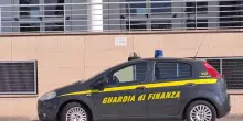 Droga nascosta tra abiti da sposa, arrestato camionista