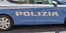 Auto si schianta dopo inseguimento, 1 ferito e 2 arresti