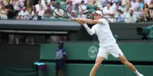 Wimbledon: in campo Sinner-Shelton 3-0 (7/6 -6/4 - 6/4). Cobolli-Djokovic 1-0, si gioca il secondo: 2-5 LIVE