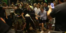 Proteste in Serbia, scontri e violenze a Belgrado e altre città