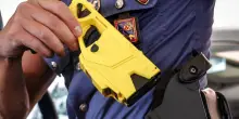 Fermato col taser dopo un'aggressione ai carabinieri, muore in ambulanza