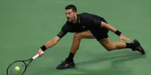 Us Open: Nole Djokovic soffre ma passa al secondo turno