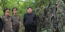Kim Jong Un riceve le famiglie dei soldati caduti in Russia