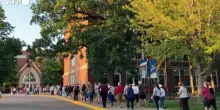 Minneapolis, centinaia di persone alla messa in memoria delle vittime della sparatoria