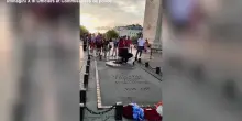 Si accende una sigaretta dalla fiamma del Milite Ignoto a Parigi, arrestato