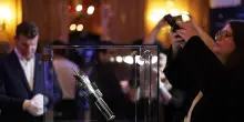 I cimeli di Hollywood esposti a Londra prima dell'asta negli Usa