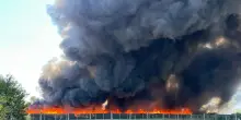 Vasto incendio a Pompei in un deposito giudiziario