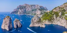 Paura a Capri per giovane scomparso in mare, salvato dai bagnini