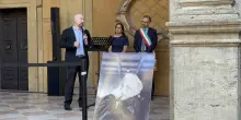 Stefano Benni, lunga coda e commozione alla camera ardente