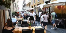 Dehors liberi fino a metà 2027, un anno in più per il riordino