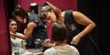 Visitatori truccati come gli attori alla Milano Beauty Week
