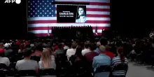 Veglia per Charlie Kirk degli studenti della Utah Valley University