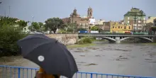 Il maltempo sferza la Spagna orientale, scuole chiuse e inondazioni. Allerta a Valencia