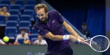 Atp Pechino: Medvedev si ritira, Tien in finale con Sinner