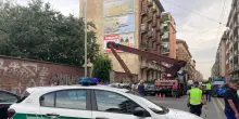 Cade dal cestello della gru, morto un operaio a Torino