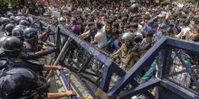 Proteste in Nepal contro il divieto dei social, almeno dieci morti