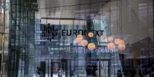 Borsa: Europa in ordine sparso, sale Wall Street, Milano +0,45%