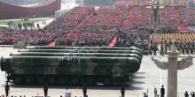 Xi, Putin e Kim insieme alla parata militare a Pechino: la Cina mostra le nuove armi ipersoniche