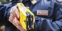 Pescara, giovane colpito con il taser dalla polizia muore per un malore