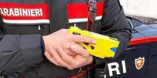 41enne muore dopo esser stato colpito dal taser dei carabinieri, è la seconda vittima in 24 ore