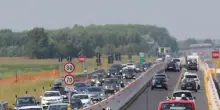 Incidente sulla A4, auto piomba su un cantiere: due operai morti
