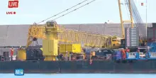 Bayesian, a Termini Imerese la nave-gru che solleverà il relitto: le immagini in diretta
