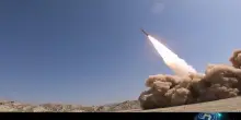 Iran, presentato un nuovo missile balistico: "Pronti a usarlo contro le basi Usa"