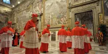 “Cerchiamo un Papa vicino alla gente”. I cardinali alla volata finale verso il Conclave