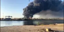 Droni colpiscono Port Sudan: un'alta colonna di fumo si alza dopo il raid