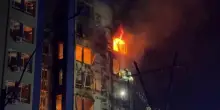 Zaporizhzhia in fiamme: droni russi colpiscono case, ferite quattro persone