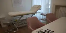 Abusi in finte visite didattiche per realizzare video porno, arrestati due sedicenti medici a Milano