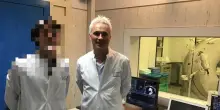 32 episodi in 45 giorni. Chi è il primario arrestato per abusi. Le vittime: “Temevamo ritorsioni”