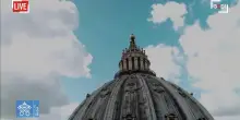 Conclave, attesa per la seconda fumata dal comignolo della Cappella Sistina - la diretta