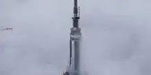 New York, la nebbia "inghiotte" lo skyline della Grande Mela: lo spettacolo ripreso dal drone