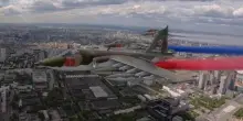 Mosca, parata della Vittoria: i jet sorvolano la città disegnando i colori della bandiera russa