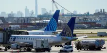 Terzo blackout radar a New York: aerei invisibili, caos nella sicurezza dei voli Usa. Cosa succede?