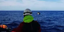 Gommone soccorso a Lampedusa, tre cadaveri a bordo: due sono di bambini. Disperso un uomo