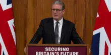 Immigrazione, la linea dura di Starmer: "Più controlli a ogni livello"