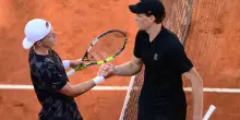 Tennis, Internazionali di Roma: Sinner batte de Jong e va agli ottavi. Sugli spalti: “Jannik sposami”