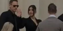 Kim Kardashian entra in tribunale a Parigi e perdona il ladro della maxi-rapina del 2016