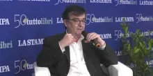 Cercas: "Bergoglio e Francesco erano due persone diverse. Da una parte l'uomo, dall'altra il papa"
