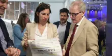 Elly Schlein in visita allo stand La Stampa al Salone del libro
