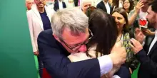 Referendum, l'abbraccio tra Landini e Schlein al Salone del libro: "C'è voglia di andare a votare"